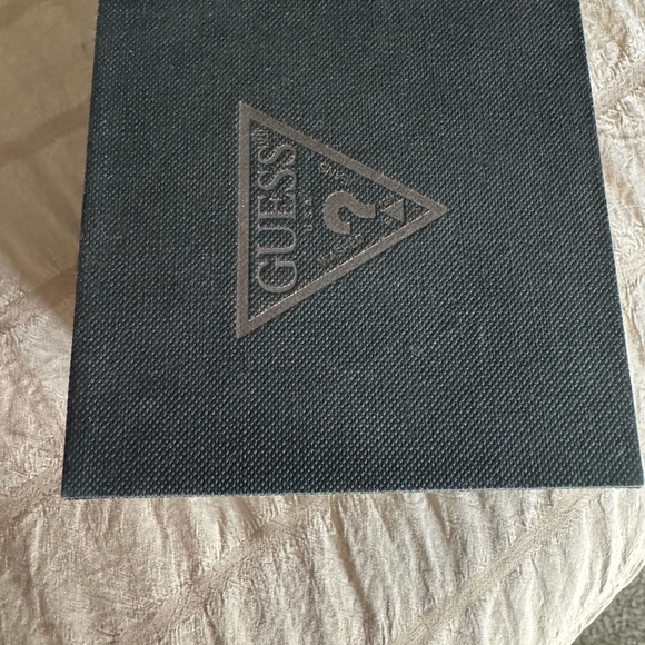 Used GUESS women’s watch - Picture 2 of 8